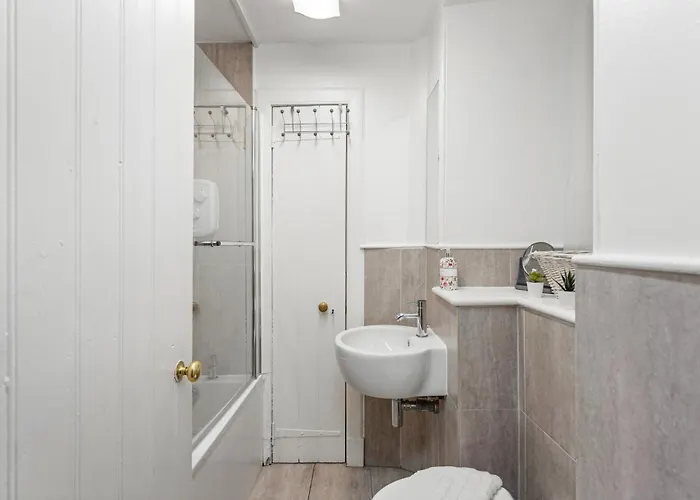 Cowgate's Little Hideout With Free Parking Holiday home *