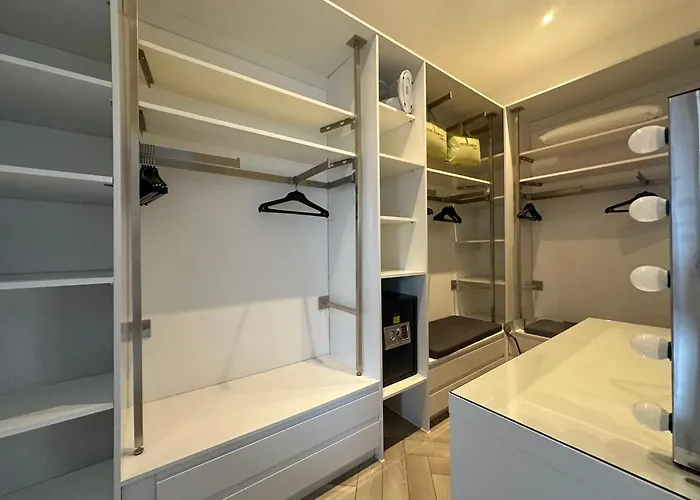 Luxury Waterfront Retreat For Groups Holiday home Edinburgh