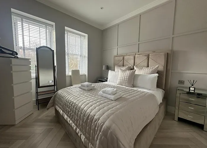 Luxury Waterfront Retreat For Groups *