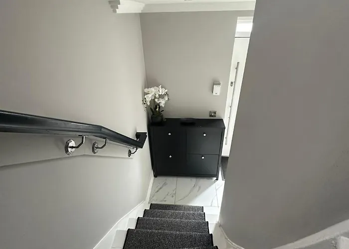 Luxury Waterfront Retreat For Groups Holiday home