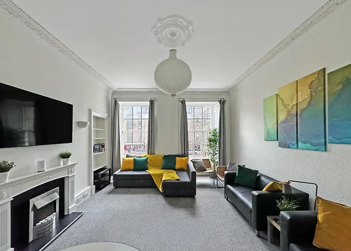 4 Bedroom Modern Spacious - Old Town