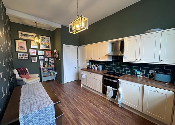 Gorgeous 2bdr With Unique Character In Apartment *