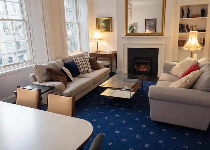 Be In The Front Row - Royal Mile 3 Bedroom Apartment Edinburgh