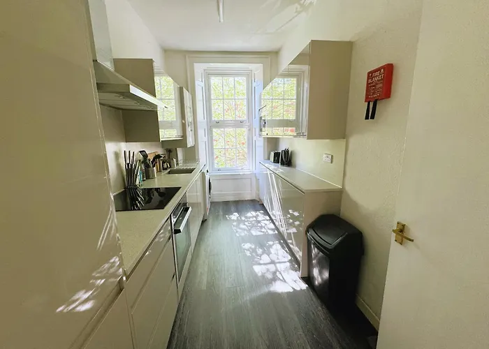 Apartment 4 Bedroom Modern Spacious - Old Town