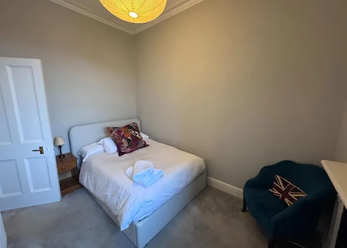 Gorgeous 2bdr With Unique Character In Apartment Edinburgh