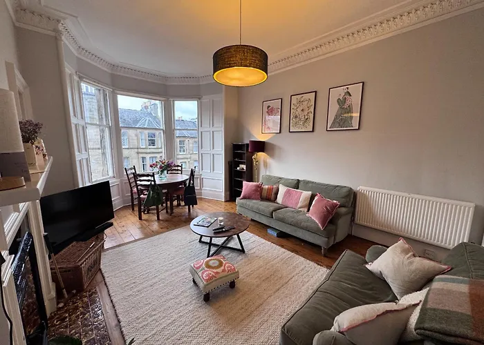 Gorgeous 2bdr With Unique Character In Apartment Edinburgh
