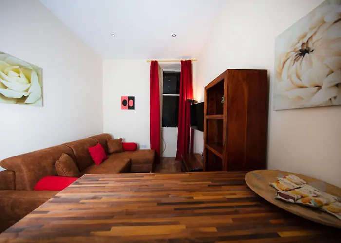 Lovely By The Calton Hill A Apartment *