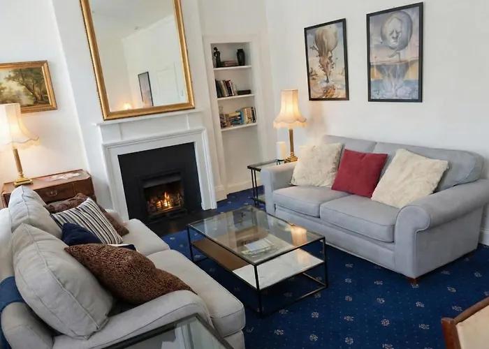 Be In The Front Row - Royal Mile 3 Bedroom Apartment