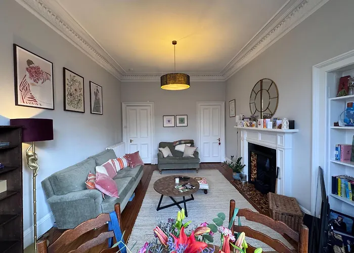 Apartment Gorgeous 2bdr With Unique Character In
