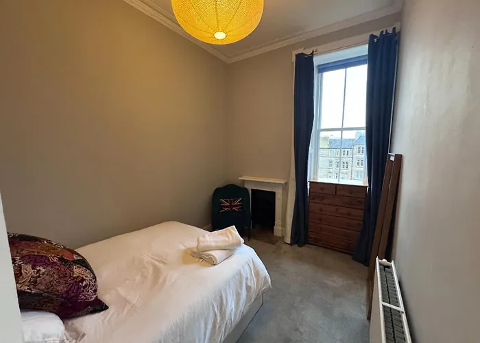 Apartment Gorgeous 2bdr With Unique Character In