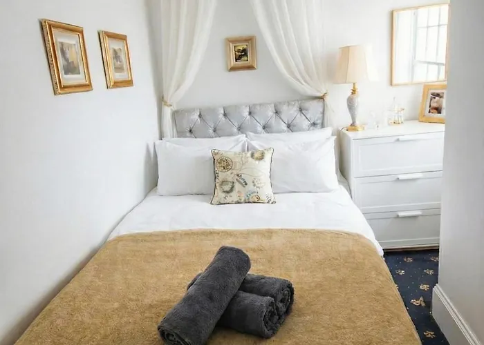 Be In The Front Row - Royal Mile 3 Bedroom Apartment Edinburgh