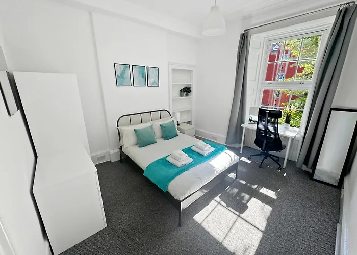 Apartment 4 Bedroom Modern Spacious - Old Town