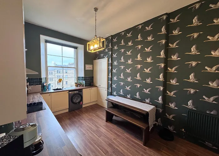 Gorgeous 2bdr With Unique Character In Apartment Edinburgh
