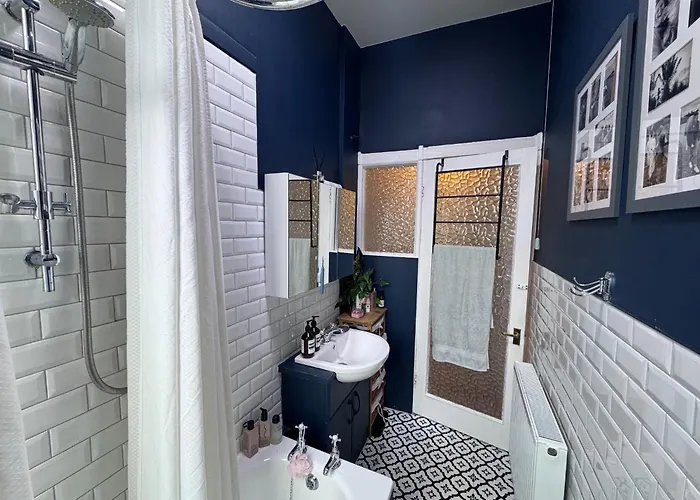Gorgeous 2bdr With Unique Character In Apartment *