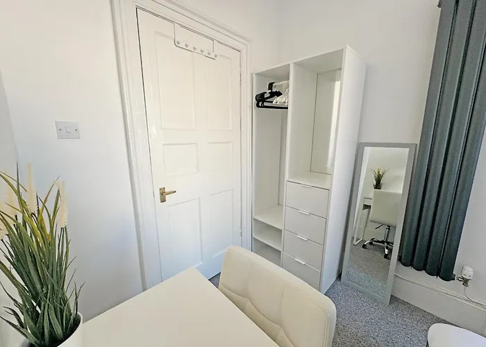 Apartment 4 Bedroom Modern Spacious - Old Town *