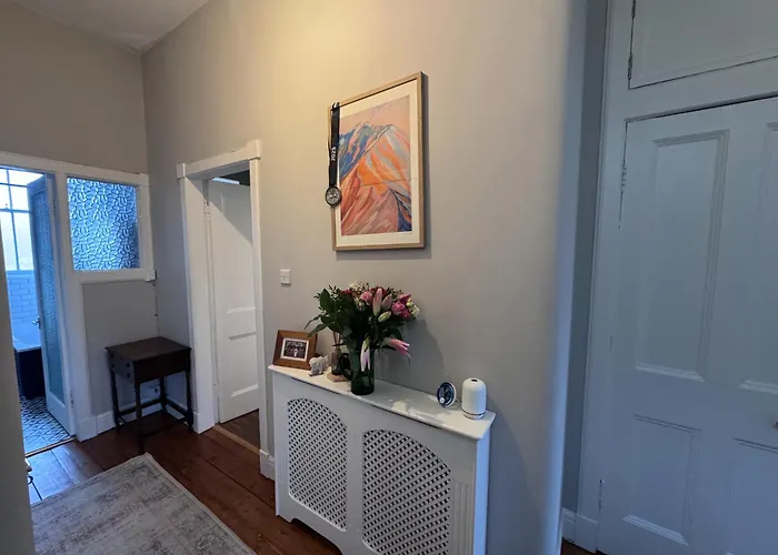 Gorgeous 2bdr With Unique Character In Apartment *