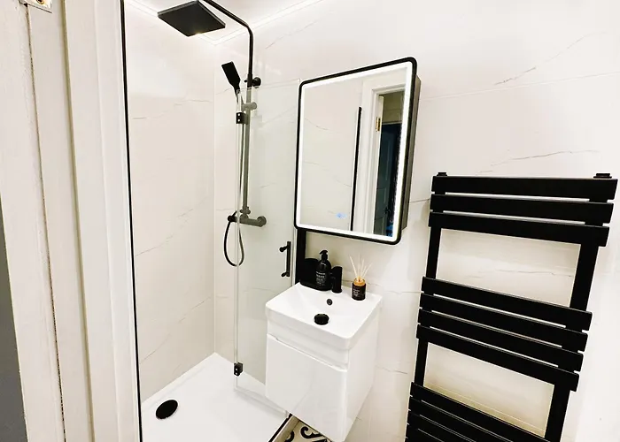 4 Bedroom Modern Spacious - Old Town Edinburgh