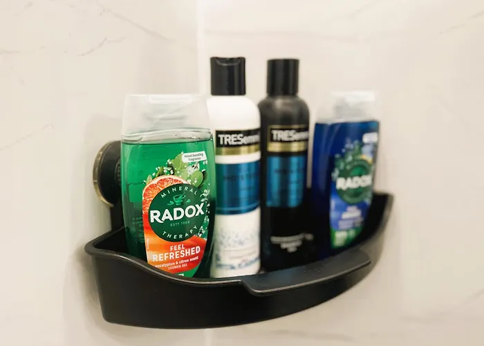 4 Bedroom Modern Spacious - Old Town *