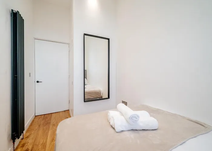 Apartment Duplex Penthouse - 11 Guests 7 Beds 15' Centre Edinburgh