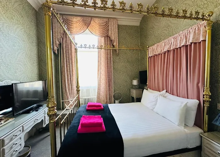 Eliza House Отель