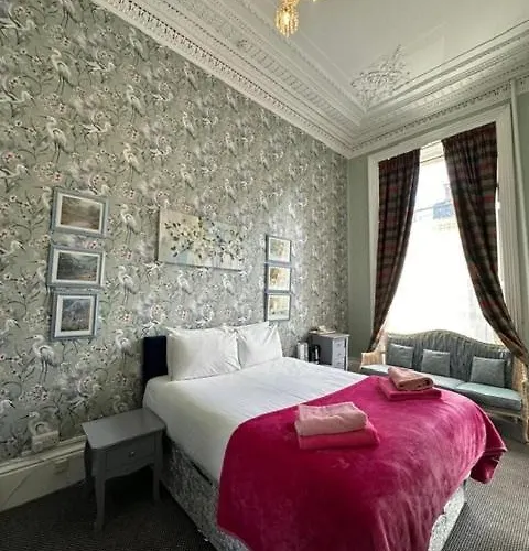 Eliza House Отель Эдинбург