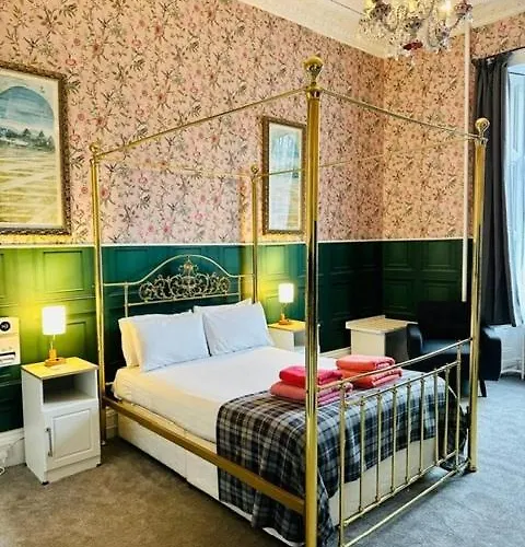 Eliza House Отель