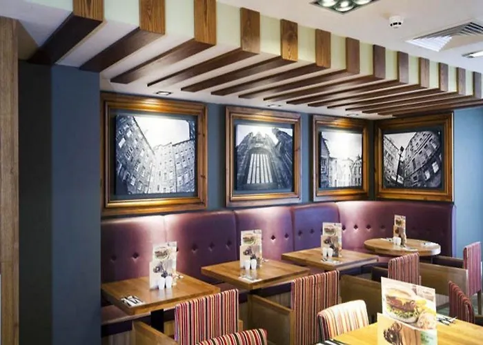 Premier Inn Edinburgh Princes Street