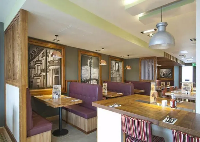 Premier Inn Edinburgh Princes Street