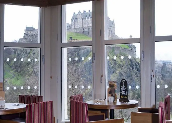 Hotel Premier Inn Edinburgh Princes Street 3*