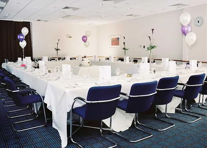 Express Centre By Ihg Hotel