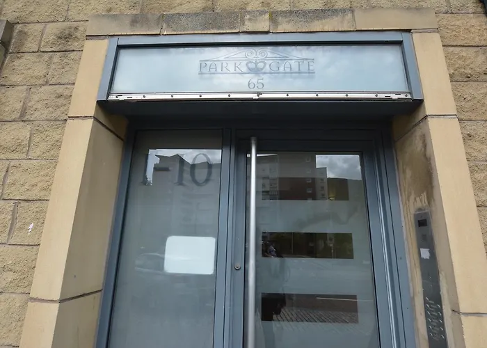 Holyrood Park - Carparking Included!