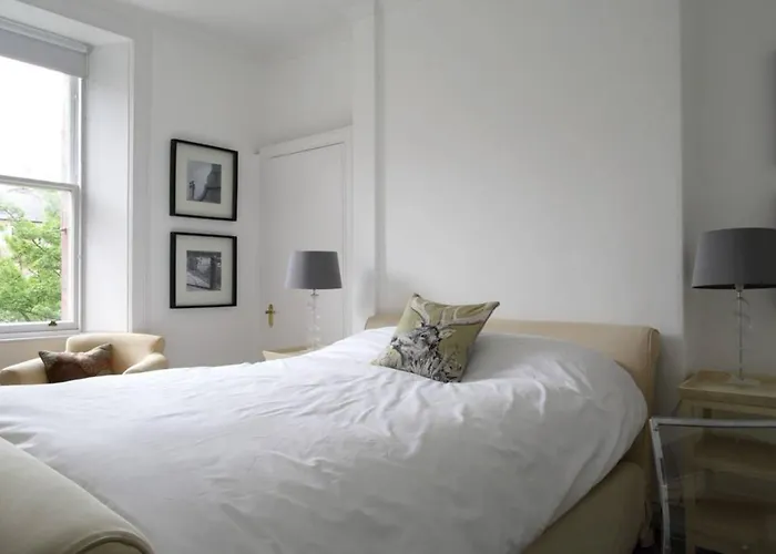 Stylish 2 Bedroom Bruntsfield In Apartmán