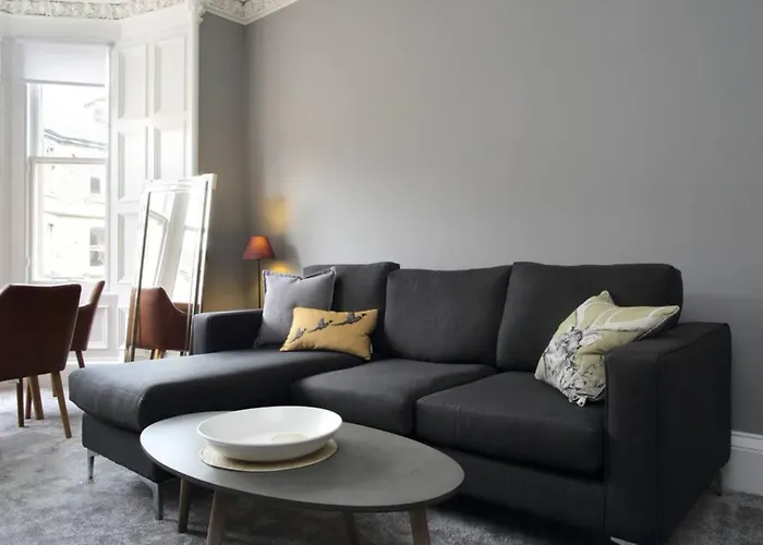 Stylish 2 Bedroom Bruntsfield In Apartmán
