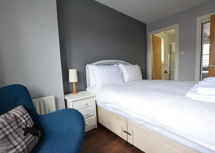 Holyrood Park - Carparking Included!