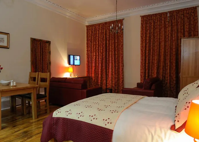 Aparthotel Edinburgh City Suites 4*