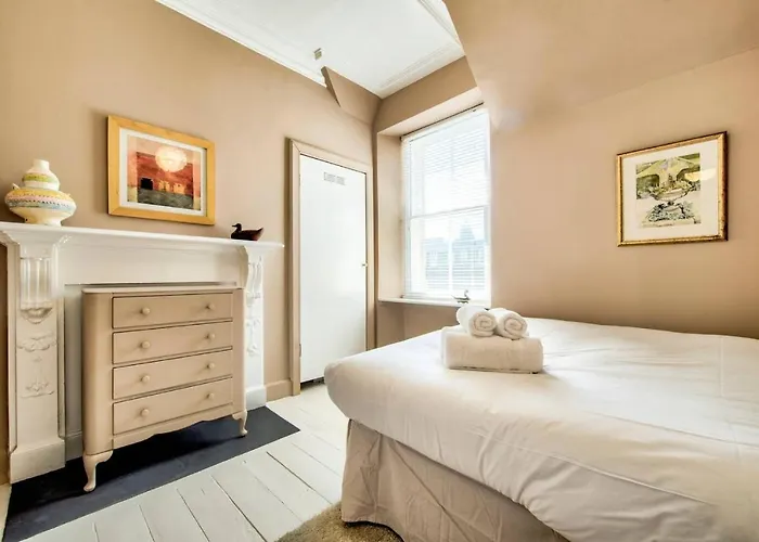 Appartamento Joivy Famous St Mary's Street Old Town Edimburgo