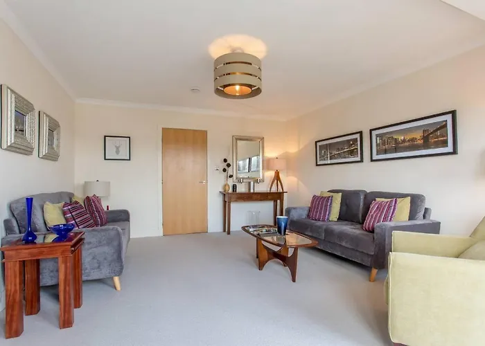 Joivy Inviting Near Leith Walk *