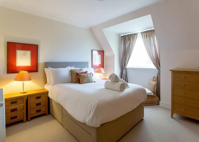 Joivy Inviting Near Leith Walk *