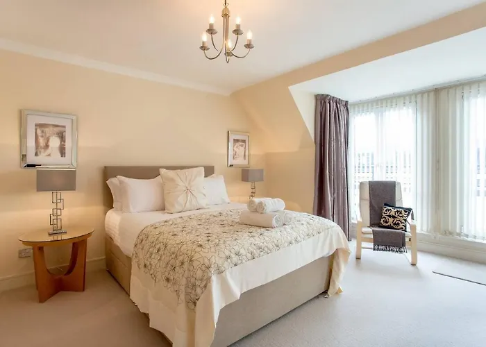 Joivy Inviting Near Leith Walk *