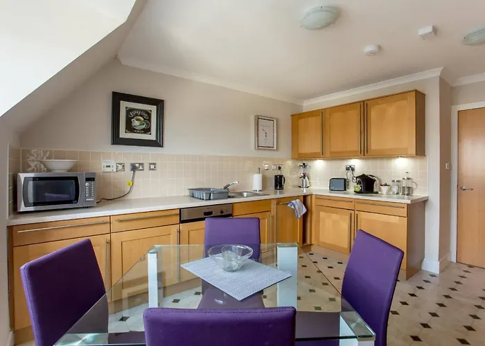 Joivy Inviting Near Leith Walk *