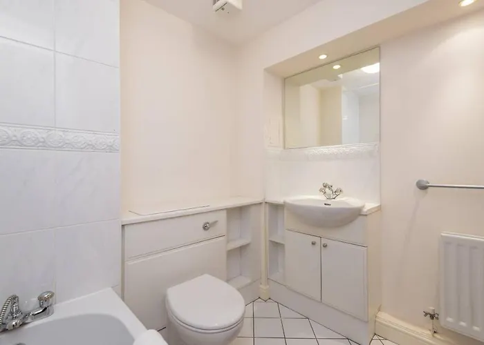 Joivy Old Town With Parking Close To Royal Mile *