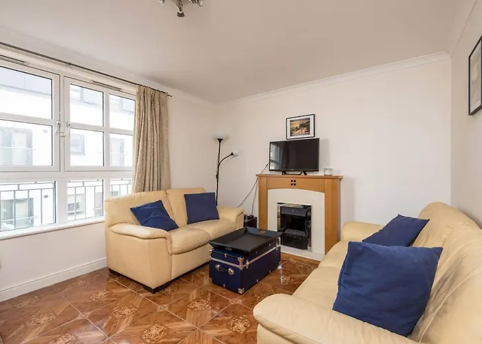 Joivy Old Town With Parking Close To Royal Mile