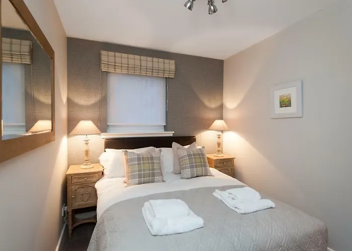The Botanist Old Town 2 Bedroom Lift Parking Apartment *