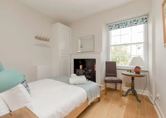 Apartment Altido Elegant Georgian 2-bedrm Apt In Heart Of Old Town Edinburgh