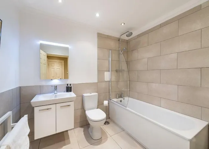 Joivy Luxury With Patio In Centre Apartment Edinburgh