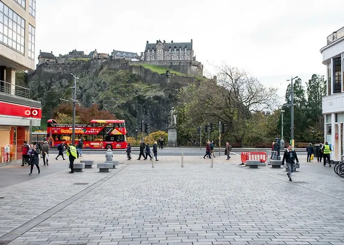 Beautiful Centre - Holyrood Park *