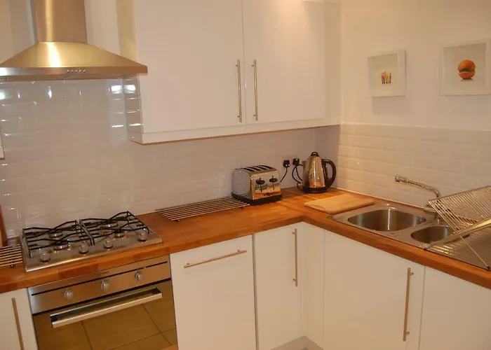 From At Number 2 * אדינבורו