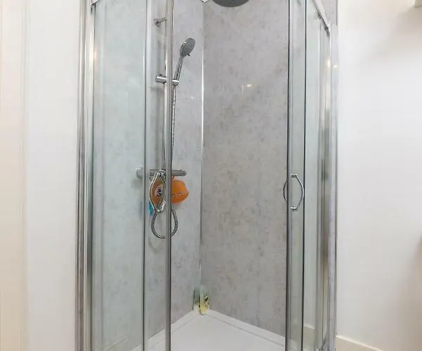 Charming, & Spacious Georgian 3 Bed דירה