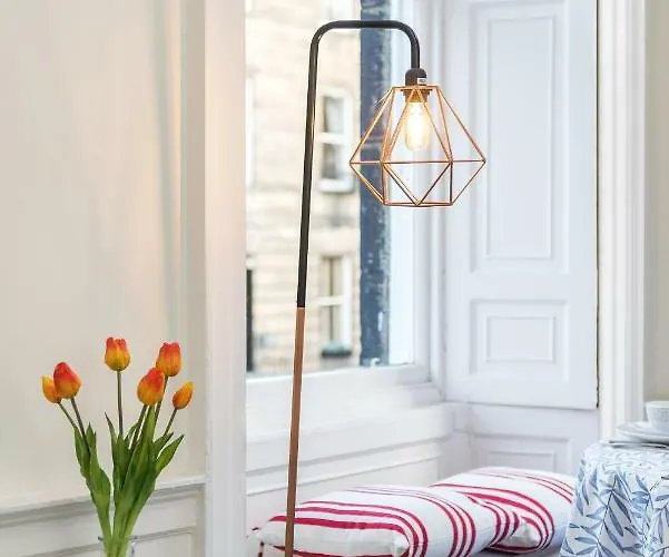 Charming, & Spacious Georgian 3 Bed דירה