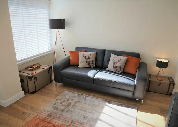 Merchant House Eh6 6pr Edinburgh